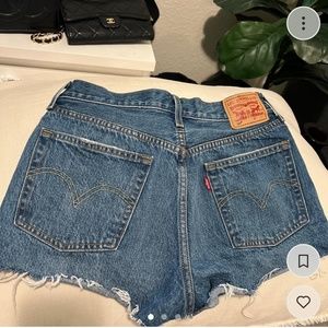 Levi’s shorts 💕